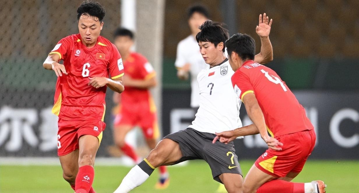 开云体育入口-从饱受质疑到一战成名,22岁国足新星用进球完成救赎,武磊接班人