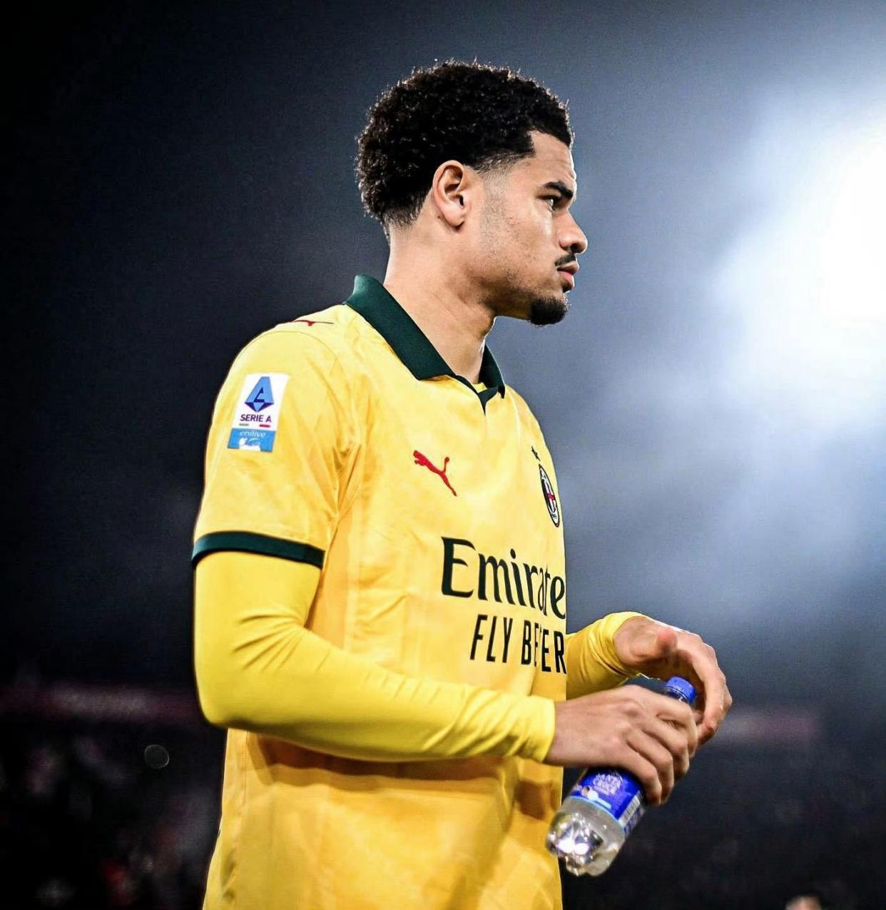 开云体育入口-又一个巴尔泰萨吉?米兰21岁右翼卫进步明显,成萨56合格轮换